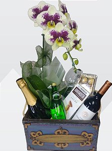 baú romântico com orquidea.