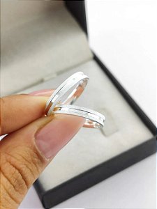 Par de alianças Ema 3mm de namoro + anel solitário Classic prata 950