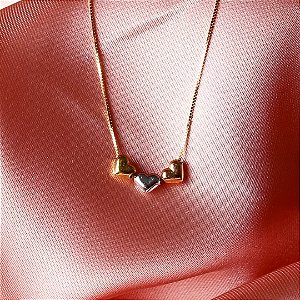Gargantilha de Ouro 18k com Corações em Ouro Branco, Amarelo e Rosê