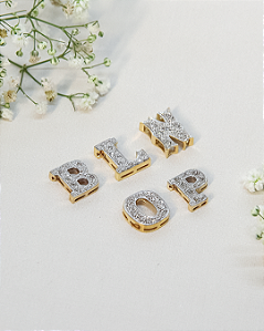 Pingente de Ouro 18K Letra com Zircônias