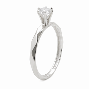 Anel em Prata 925 Solitario Facetado com Zirconias.