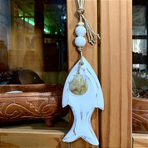 Pingente de peixe em madeira 15cm branco com 2 bolinhas