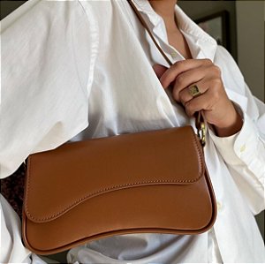 Bolsa Baguete Tampa Assimétrica - Caramelo