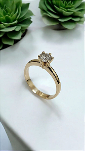 Anel Solitário de Ouro Amarelo 18k. com Diamante Natural de 0,30 pontos de quilate.