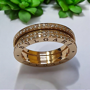 Anel de Ouro Amarelo 18k. Modelo Tipo Bvlgari Com Diamantes Naturais.