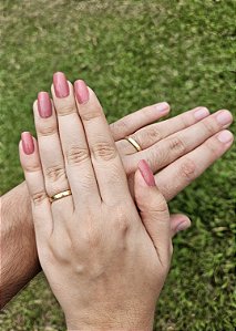 Par de Alianças com 6 gramas de Ouro 18k e 3mm de largura.