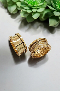 PAR DE ALIANÇAS MODELO TIPO BVLGARI DE OURO 18K 24 GRAMAS E 10MM DE LARGURA CRAVEJADOS COM DIAMANTES NATURAIS