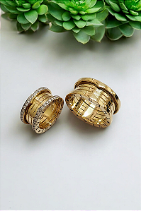 PAR DE ALIANÇAS PESANDO 24 GRAMAS MODELO TIPO BVLGARI COM 10MM DE LARGURA COM DIAMANTES NATURAIS