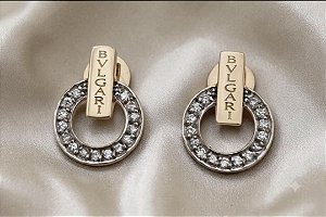 Par de Brincos Bvlgari em Ouro Amarelo 18k com Moisanitas