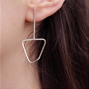 dobra brinco simples pendurado