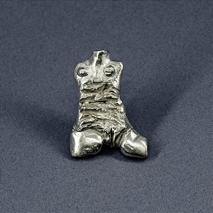 broche mulher de frente