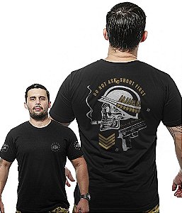 Camiseta Masculina Wide Back Do Not Ask Shoot First Team Six Brasil