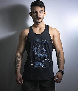 Camiseta Regata Debaixo Daquela Farda Existe Uma Vida Masculina