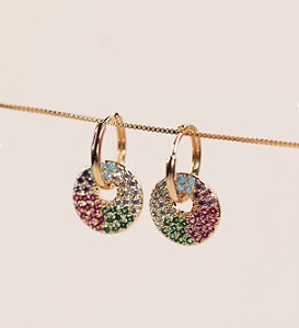 Argola PIETRA semijoia com pingente circulo cravejado colors ( banhada em ouro )