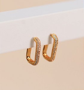 Argola CATARINA semijoia retangular cravejada com micro zirconia cristal tamanho M ( banhada em ouro )