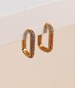 Argola CATARINA semijoia retangular cravejada com micro zirconia colors tamanho M ( banhada em ouro )