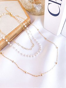 Colar FLOR 3 fios folheado a ouro com detalhe de pérolas e corrente corações