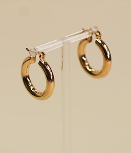 Argola TUANE tubo feixo G click folheada a ouro
