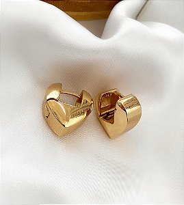 Argola LOVE coração folheada a ouro