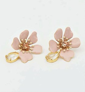 Brinco GARDENIA flor esmaltada com pedra