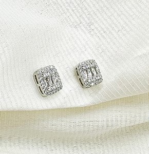 Brinco DONA quadrado cravejada com zirconia navete folheada a prata