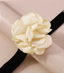 Choker LIANDRA flor com veludo off white