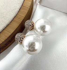 Brinco SONIA inspiração Dior pérola com esfera cravejada folheada a ouro