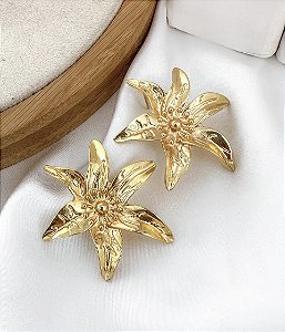 Brinco ANALU flor desconstruída folheada a ouro