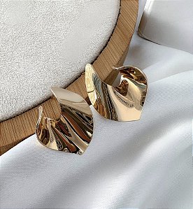 Brinco LIBIA gota organica folheada a ouro