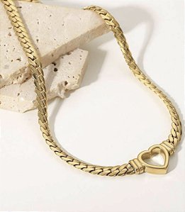 Choker PAIGE corrente estruturada com coração folheada a ouro