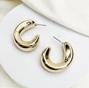 Argola APRIL tubo oval dourada M