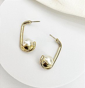 Argola LENA com pérola folheada a ouro