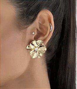 Brinco ALARA flor pétalas 3d strass folheada a ouro