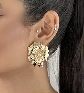 Brinco KATRINA flor pétalas três camadas folheada a ouro