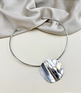 Choker ZOLA  aro pingente textura folheada a prata