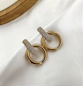 Brinco NIELY elo folheada a ouro cravejado com micro zircônias
