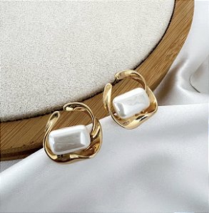 Brinco JAQUE pérola boton cravejado orgânico folheada a ouro
