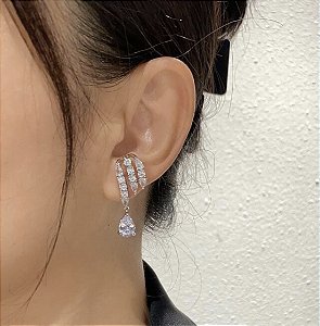 Brinco MARTE ear hook cravejado com zirconias folheada a prata