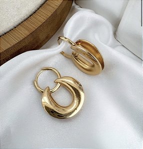 Argola NAMIBIA lisa folheada a ouro