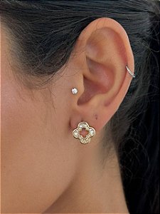 Brinco GLAISE  trevo cravejado com micro zirconia CRISTAL
