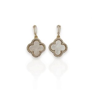 Brinco CANADA trevo pingente cravejado com micro zirconia folheado a ouro