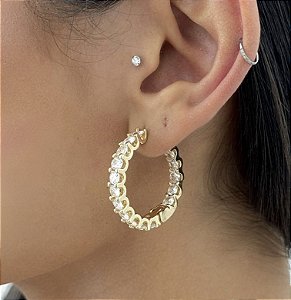 Argola AUSTRIA M cravejada com zirconias ovais folheada ouro