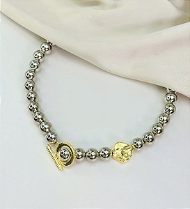 Colar LOU esfera prateadas com detalhes em dourado