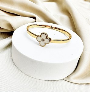 Bracelete NEIA trevo OFF com verniz italiano dourado