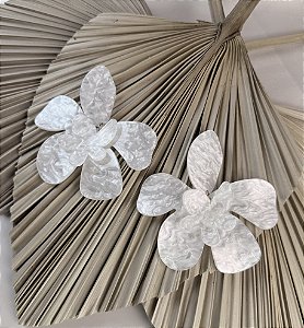 Brinco FLORALIS max pingente flor 3D ACRILICO