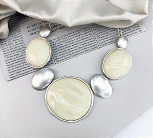 Colar CREAM MAX esferas orgânicas prateadas e bege escovada