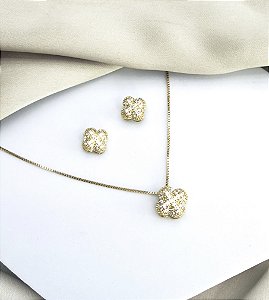 Conjunto SHILON colar veneziana trevo cravejado folheada a ouro