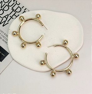 Argola ZAMBIA max com esfera folheada a ouro