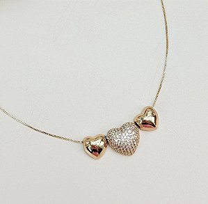 Colar GRACE trio de corações cravejados zirconias folheada a ouro