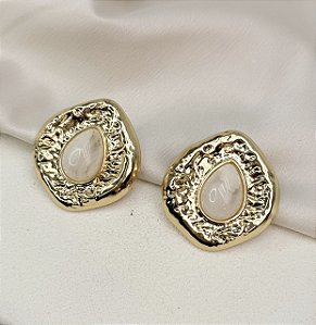 Brinco PERUGIA organico pedra OFF folheada a ouro